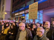 Crides contra el racisme i el feixisme a la manifestació de protesta pel desallotjament de l’Institut B9 de Badalona