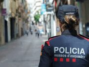 Detenim dos homes pels robatoris de targetes bancàries a persones grans a parquímetres