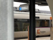 Un usuari de Rodalies a l’estació de Granollers, molt indignat: “Tinc una entrevista de feina i no puc pagar un taxi”