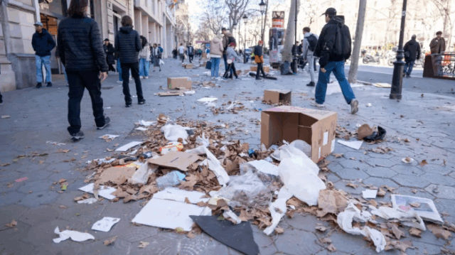 Destrosses pel pas de la borrasca Nils al centre de Barcelona