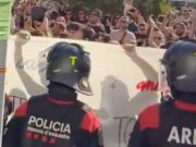 VÍDEO | VOX denuncia incidents contra les seves carpes de Sant Jordi a Sabadell i altres ciutats