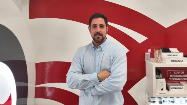 Gabriel, propietari de Nails Factory Sabadell.